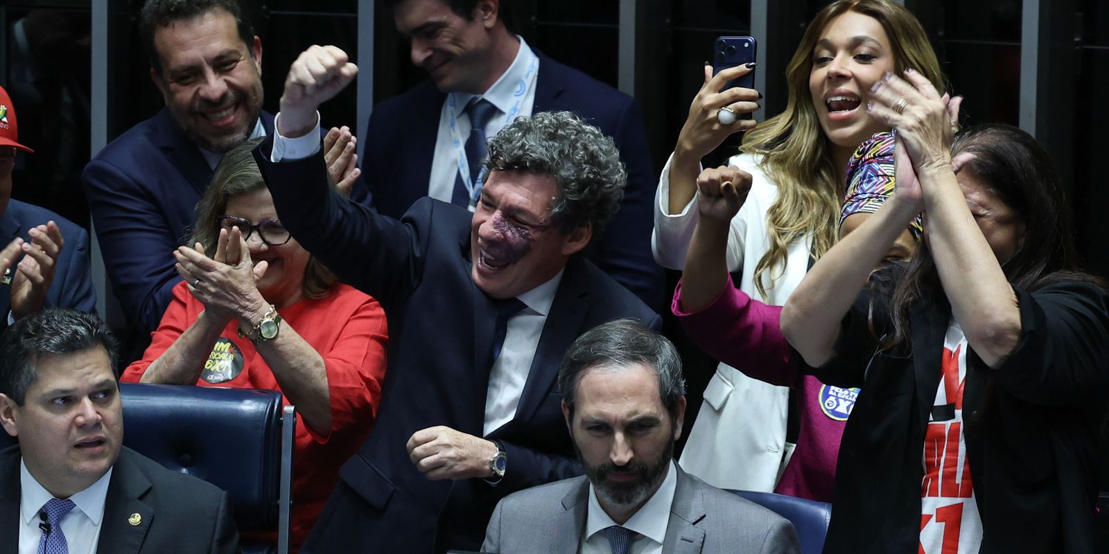 Senado aprova fim da escala 6x1 e redução da jornada de trabalho