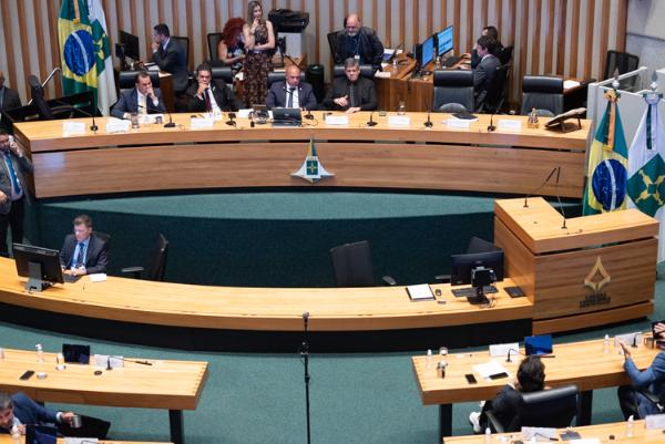 Parlamentares prestam condolências pelo falecimento do pai do deputado Robério Negreiros