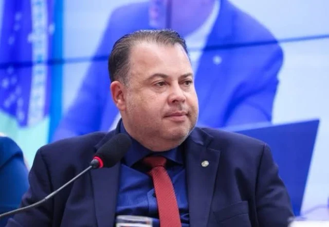 Julio Cesar defende fim das bets e alerta para impacto das apostas no orçamento das famílias