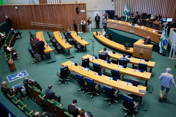 Distritais destacam retomada dos trabalhos legislativos na primeira sessão do semestre
