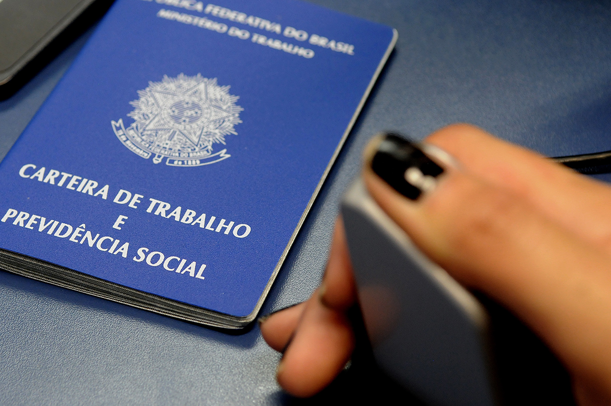 Agências do trabalhador oferecem mais de 1,8 mil vagas de emprego nesta terça-feira (27)